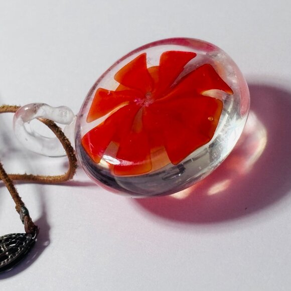 Vintage Lucite Encased Red Flower Pendant Necklace Leather Cord - Picture 7 of 7